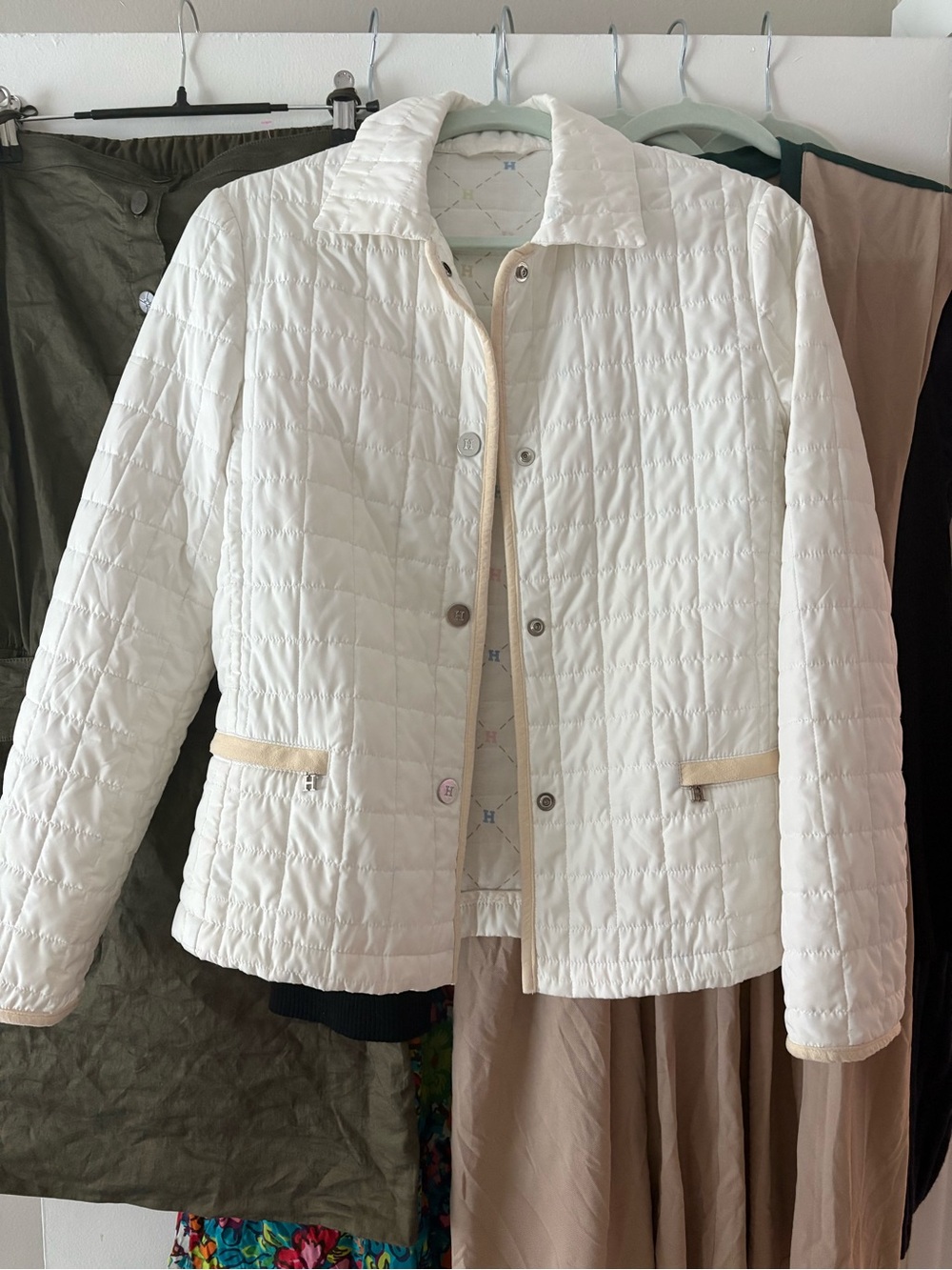 VINTAGE HUSKY- Cream-Trim White Quilted Bomber Jacket.🫶🔥 NO STAINS-